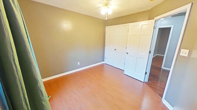 Building Photo - 151 Spring Valley Dr