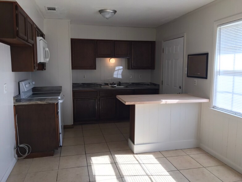 Building Photo - 16313 Lamont Rd