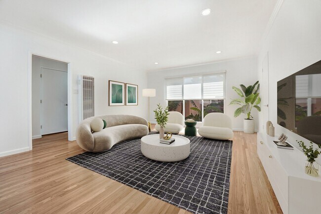 Building Photo - The Biarritz Apartments