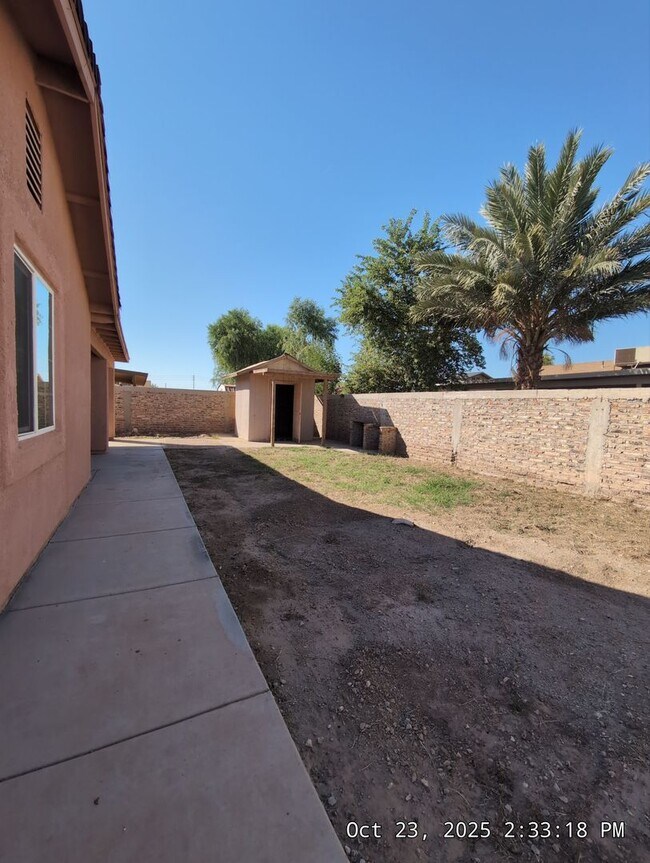 Building Photo - Welcome to your new cozy, immaculate and spacious home!