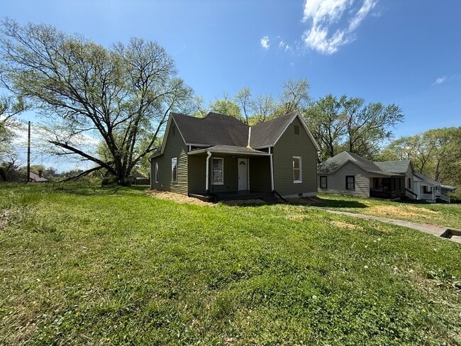 Building Photo - 1514 Jourolman Ave