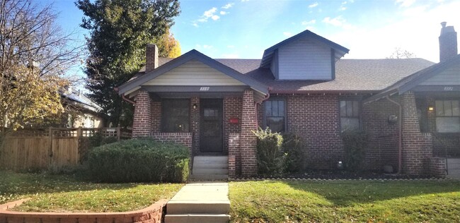 Building Photo - GORGEOUS DUPLEX - WALK TO WASH PARK!!!