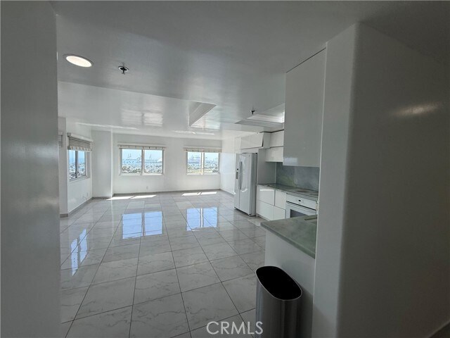 Building Photo - 525 E Seaside Way