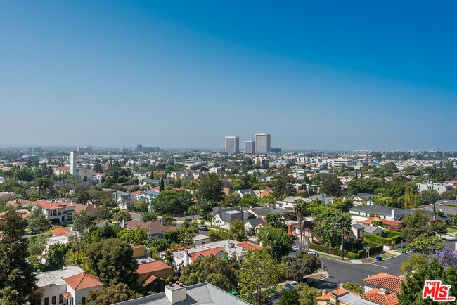 Building Photo - 10724 Wilshire Blvd