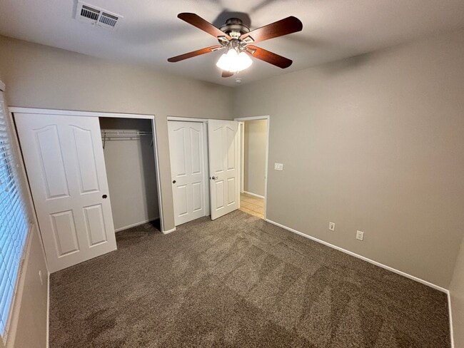 Building Photo - Gorgeous 6Bed/5Bath/4Car, 2-Story Home located in the Mountains Edge