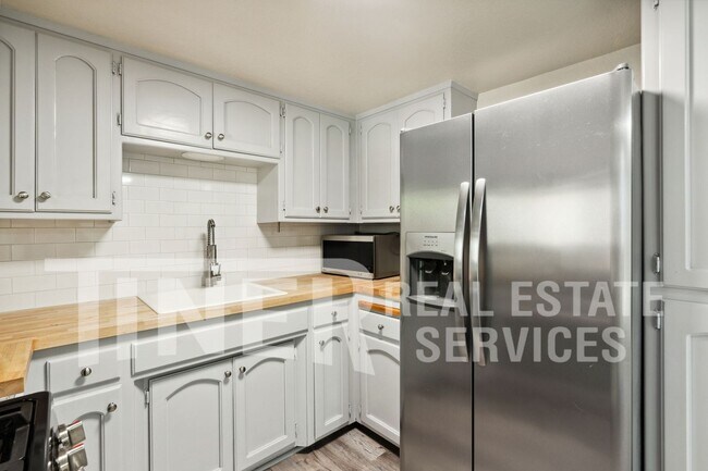 Building Photo - 2044 20th Ave