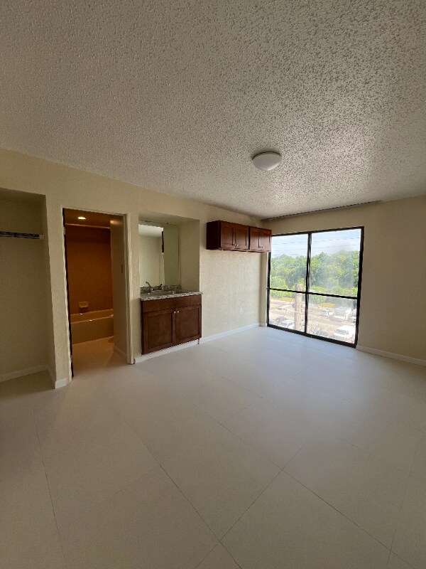 Building Photo - 2715 Cherry Rd