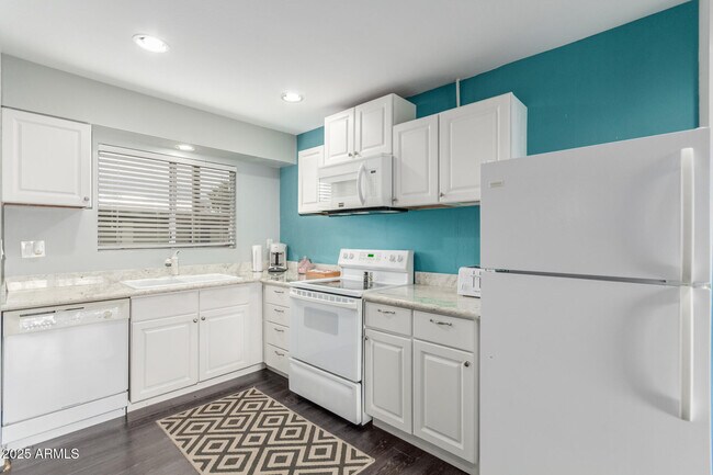 Building Photo - 4610 N 68th St