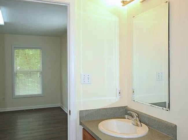 Building Photo - 41 E Castle Dr