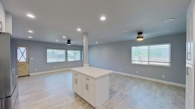 Building Photo - 13922 Heidi St