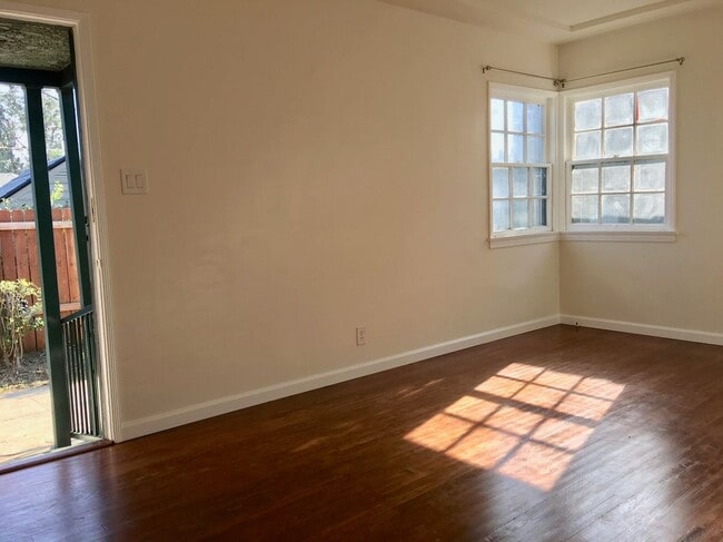 Building Photo - 706 1/2 North McCadden Place