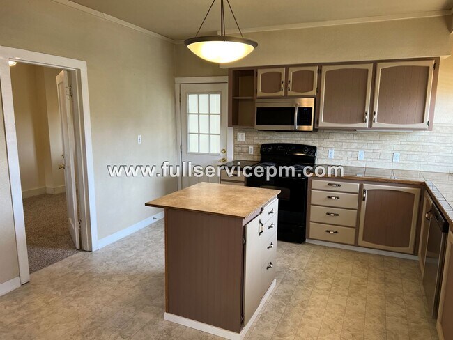 Building Photo - Wonderful corner lot home.