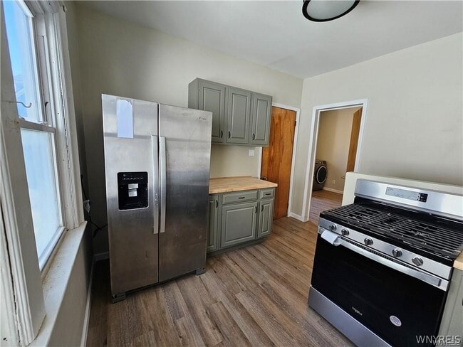 Building Photo - 891 Richmond Ave