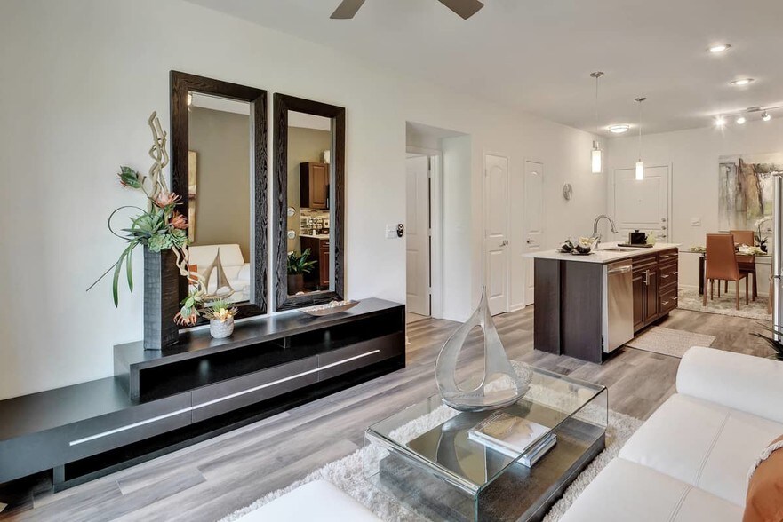 Building Photo - 11400 Domain Dr