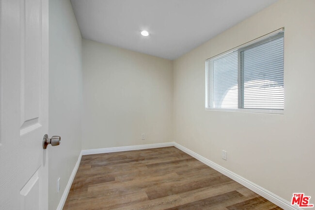 Building Photo - 1404 Hollister St