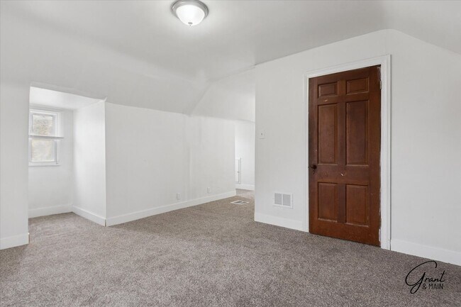 Building Photo - $1300 3 bedroom bungalow