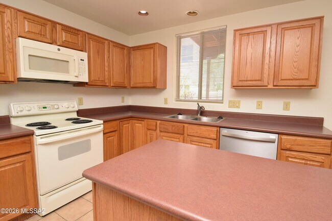 Building Photo - 2926 N Cardell Cir