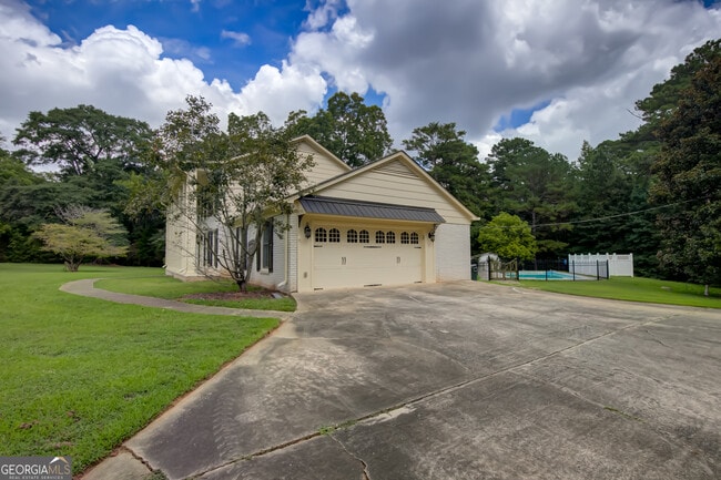 Building Photo - 217 S Sandy Creek Rd