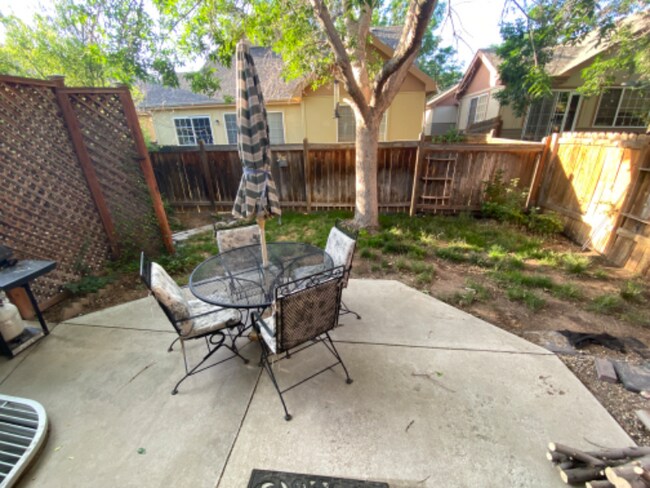 Building Photo - 4644 Brenton Dr