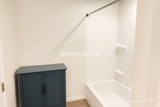 Building Photo - 109 Main Rd N