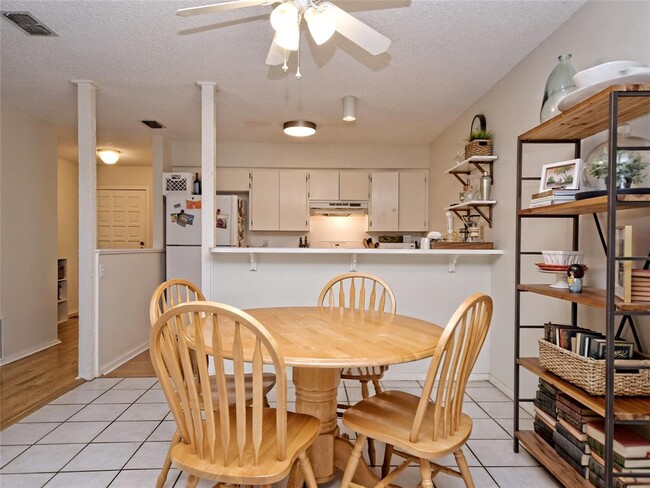 Building Photo - 8121 Ceberry Dr