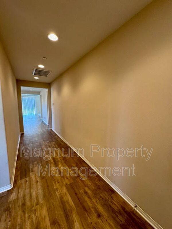 Building Photo - 34726 Yellow Root Ct