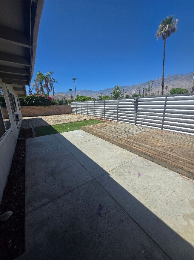 Building Photo - 540 S Mountain View Dr