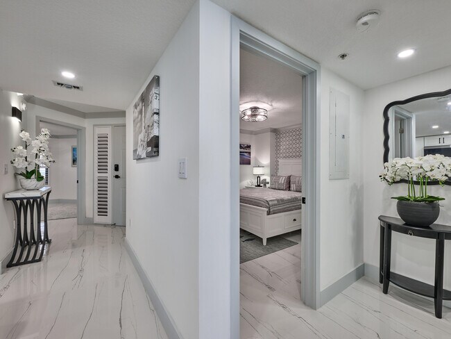 Building Photo - 5051 N Hwy A1A