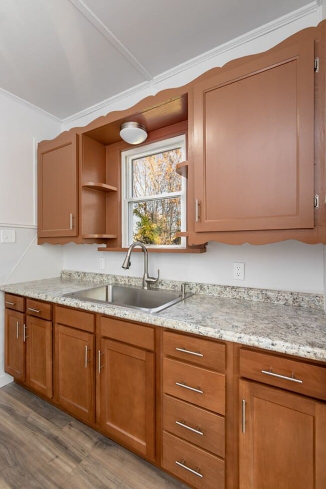 Building Photo - Single-Family House with 2BR and 1BA