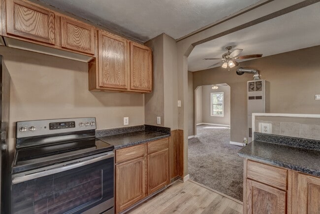 Building Photo - 812 Allen Ave