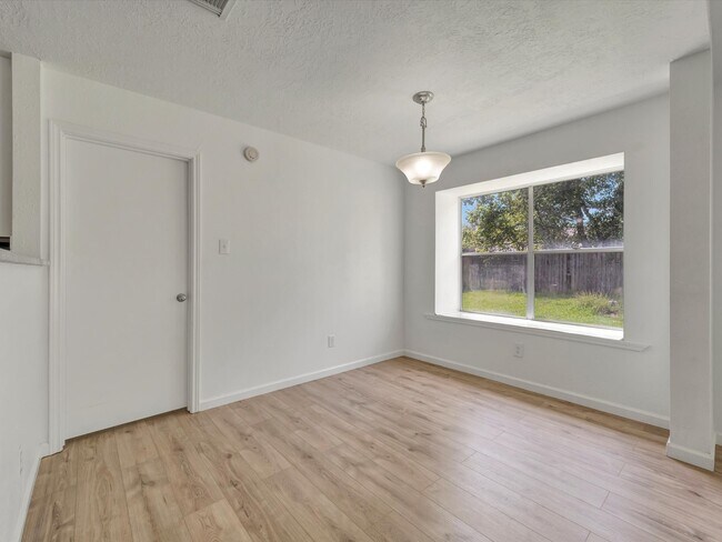 Building Photo - 2515 Northern Dr