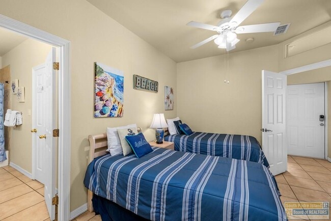 Building Photo - 109a E Red Snapper St