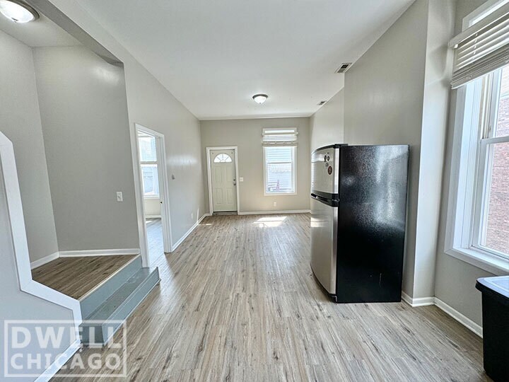 Building Photo - 2133 S Fairfield Ave