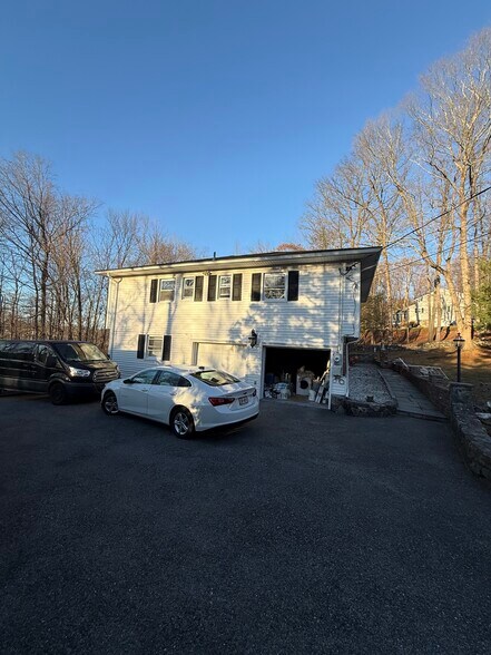 Building Photo - 2355 Vista Ct