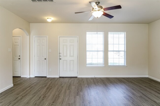 Building Photo - 9731 Tura Dr