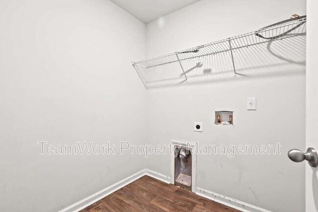 Building Photo - 413 Zenith Blvd