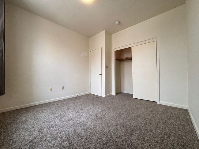 Building Photo - Uptown Apartments