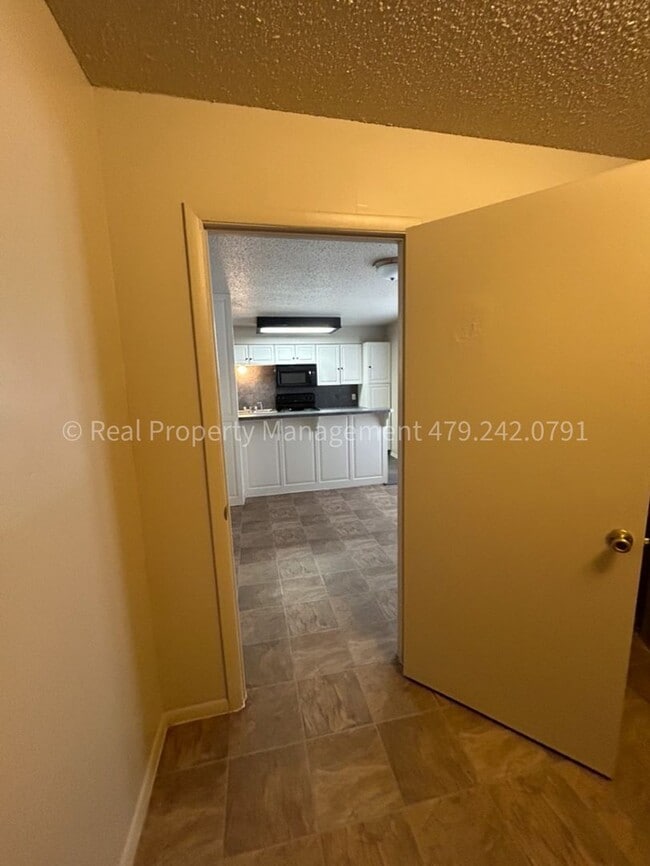 Building Photo - 1205 W Atlanta St