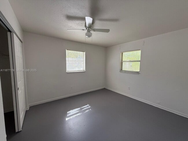 Building Photo - 502 18th St