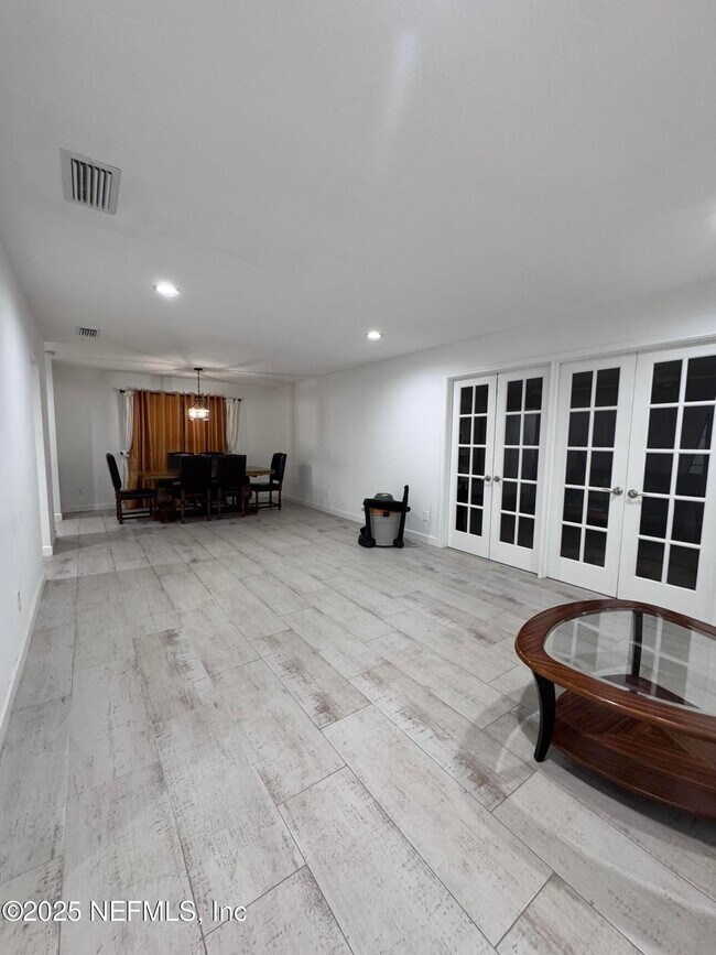 Building Photo - 7335 Floral Ridge Dr