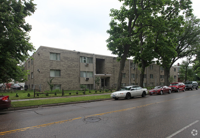 Building Photo - Cedar Lake Apartments