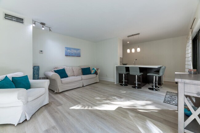 Building Photo - 1605 US-1