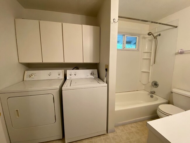 Building Photo - Adorable White Salmon Home!