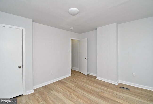 Building Photo - 5816 Knox St