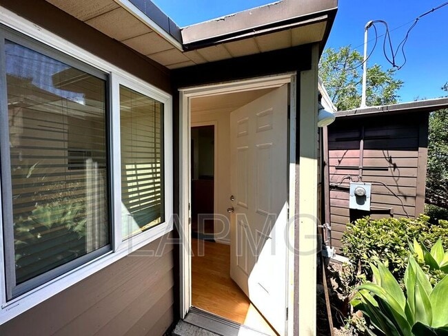 Building Photo - 2434 Echo Park Ave