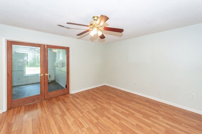 Building Photo - 3347 Walter Dr