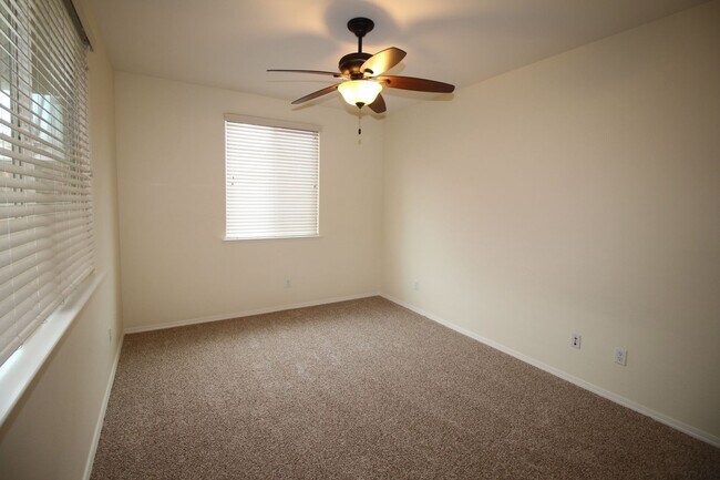 Building Photo - Cute Home in Fig Garden Gated Community.