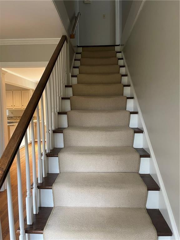 Building Photo - 119 Woodlawn Dr NE