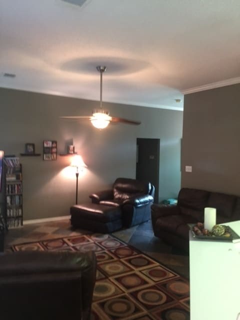 Building Photo - Spacious 3/2/2 in Allen! Laminate Wood Flo...