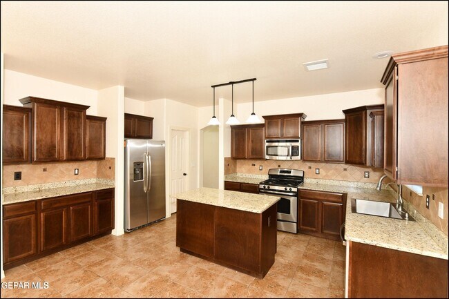 Building Photo - 14309 S Cave Ave